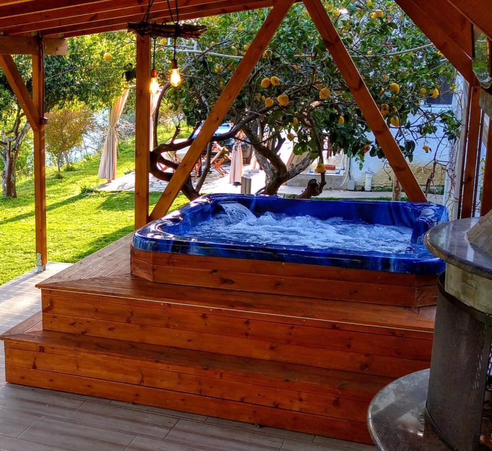 The Elysian At Nicopolis Jacuzzi Lägenhet Nikopolis Exteriör bild